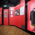 リヴァプールのザ・ビートルズの博物館にてブライアン・エプスタインの展示開始