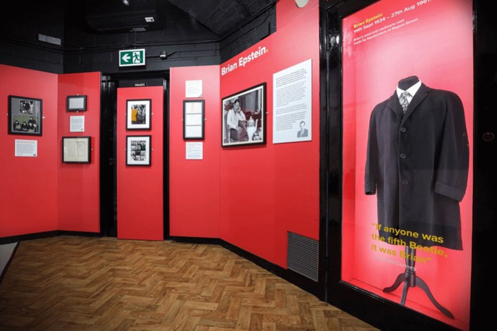 リヴァプールのザ ビートルズの博物館にてブライアン エプスタインの展示開始