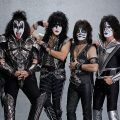 KISSがオーストラリアでホホジロザメのためにコンサートを開催「サメが僕の衣装を見れば、恐れおののくことでしょう」