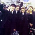 1964年2月、ザ・ビートルズが初上陸したアメリカの熱狂と複雑な発売レーベル事情