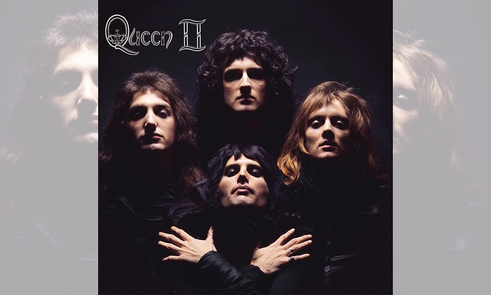 クイーン『Queen II / クイーンII』制作秘話：ホワイト・クイーンとブラック・クイーンの啓示