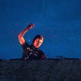 Avicii アヴィーチー Sos Feat アロー ブラック 制作秘話 Avicii アヴィーチー Sos Feat アロー ブラック 制作秘話