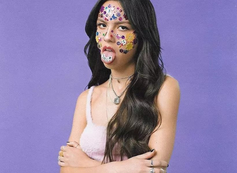 オリヴィア・ロドリゴ、英上半期チャートでシングルとアルバム首位制覇