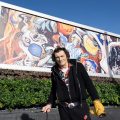 ローリング・ストーンズのギタリスト、ロン・ウッドが“ピカソ・ストーンズ”と題した絵画を発表