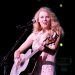 テイラー・スウィフト「Picture To Burn」解説：パワフルな一人の女性としての姿が投影された1曲
