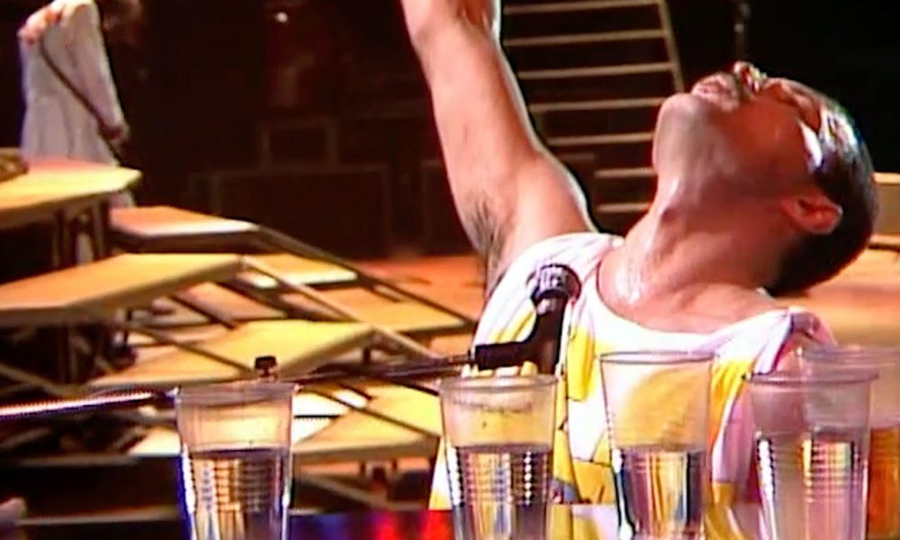 クイーン「Bohemian Rhapsody」の過去のパフォーマンスがメドレーで公開。82年の来日映像も