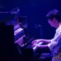 トニー・アン来日公演レポート： 星たちが瞬くように─ピアノが描いた360°の宇宙
