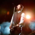 アウル・シティー「Fireflies」：不眠との闘いから生まれた幻想的な全米No.1ヒット